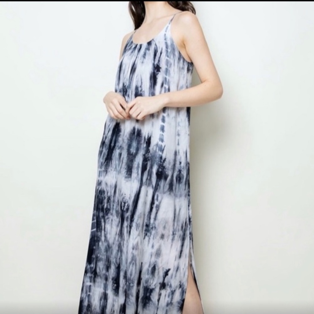Elegant Tie-Dye Maxi Dress